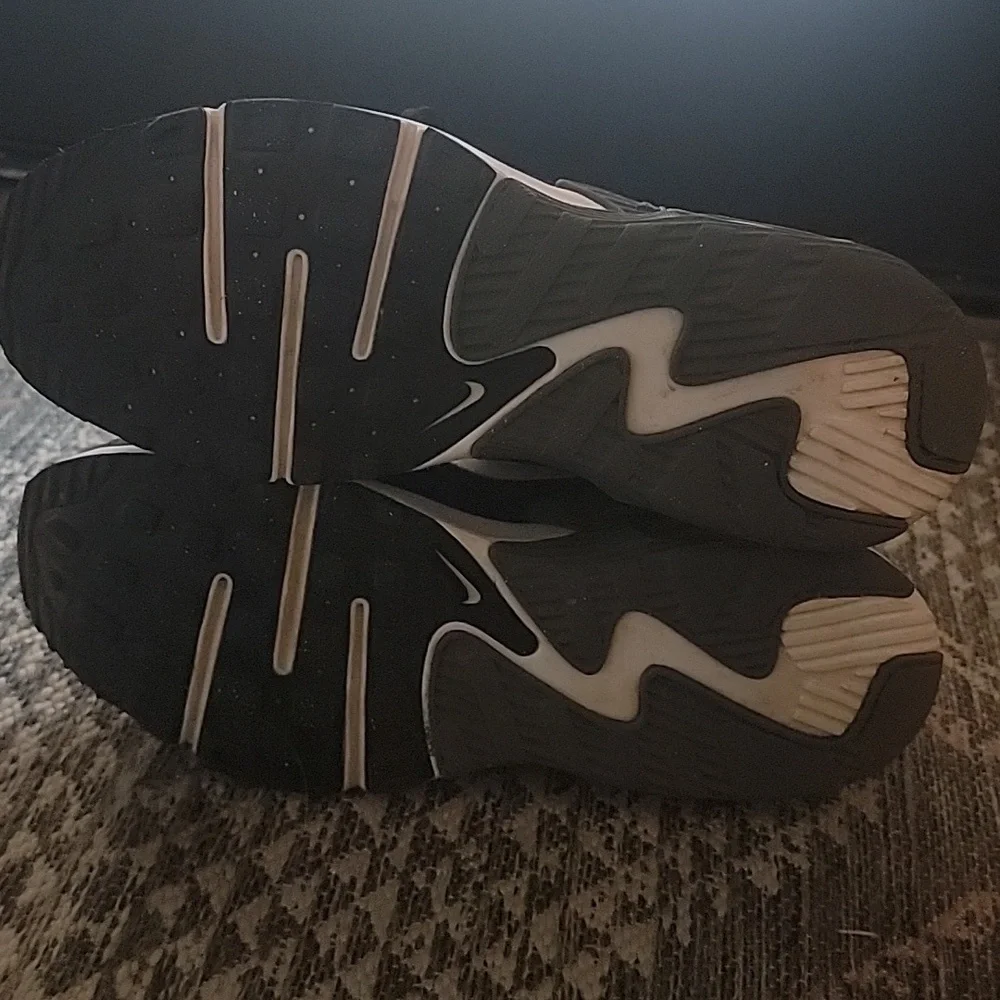 Nike Air Max Excee Black and White Athletic Shoes~Women Size 8.5